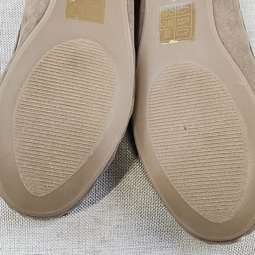 Revel Girls Darcy Moccasin Flats Taupe Faux Suede Loafers Bow Detail Size 4 - Picture 8 of 10